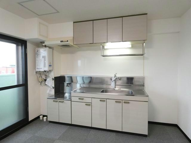 三共ユタカビルのキッチン