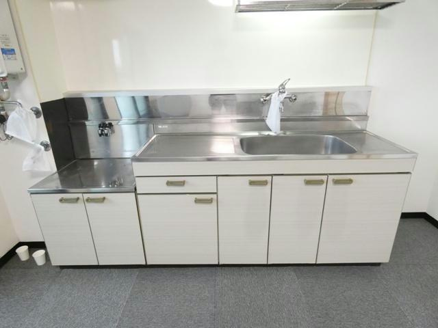三共ユタカビルのキッチン