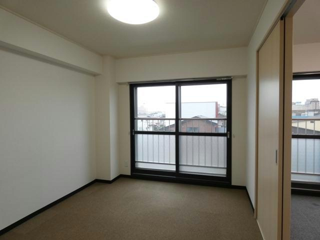 三共ユタカビルの居間・リビング