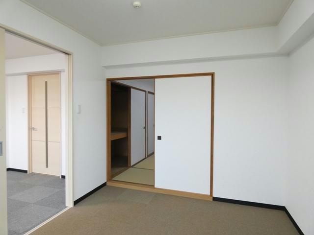 三共ユタカビルの居間・リビング