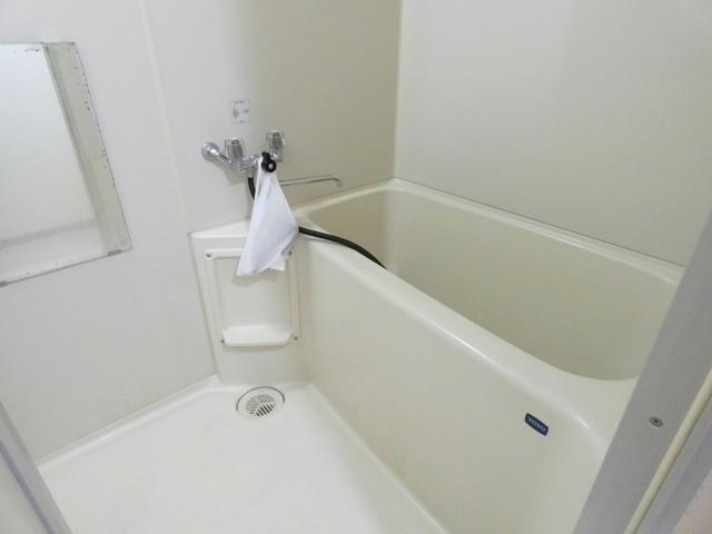 三共ユタカビルの浴室