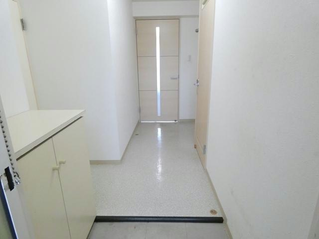 三共ユタカビルの玄関