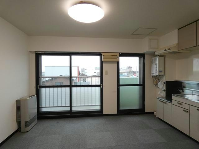 三共ユタカビルの居間・リビング