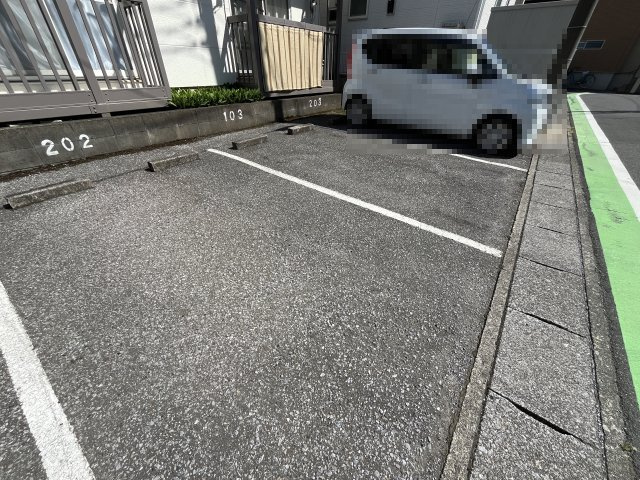 ハウスいわつきの駐車場