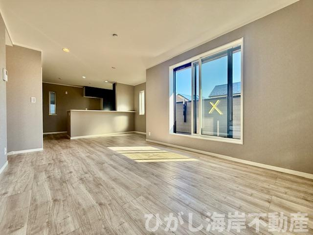 平塚市龍城ヶ丘　新築戸建　全３棟の居間・リビング|18.1帖　LDK
