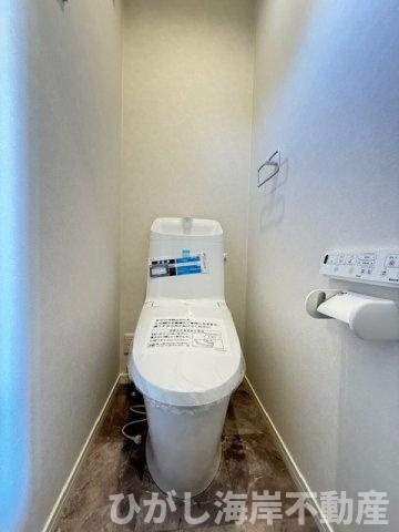 平塚市龍城ヶ丘　新築戸建　全３棟のトイレ|洗浄機能付きお手洗い