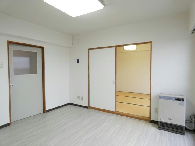 三共ユタカビルの居間・リビング