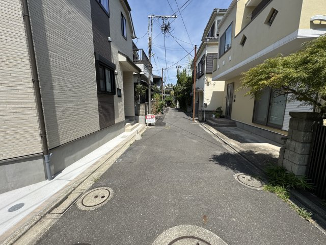 葛飾区水元１丁目新築戸建【水元小学校：10分】の前面道路含む現地写真|東側前面道路