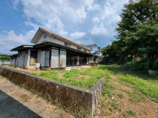 【庭】 | 甲州市塩山牛奥 中古 宅地252坪+農地196坪 四方道路 | 建物は古さを感じますが、リノベーションやDIYを楽しみながら再生すれば、味わい深い田舎暮らしの拠点に。