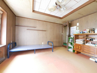 【洋室】 | 甲州市塩山牛奥 中古 宅地252坪+農地196坪 四方道路 | 1階8帖洋室