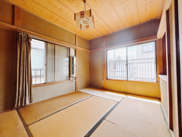 【中古戸建】前橋市六供町3丁目の和室|■2階和室｜和室も窓付きなので、明るい空間です。