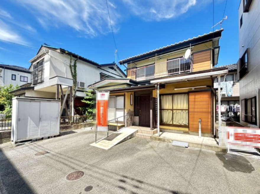 【中古戸建】前橋市六供町3丁目の外観|■外観｜土日のご見学はもちろん、平日・夜間のご案内も大歓迎です♪「今から見たい」や「仕事終わりに見たい」にもご対応できますのでお気軽にお問い合わせください♪