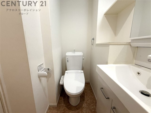 コンパクトで使いやすいトイレです！