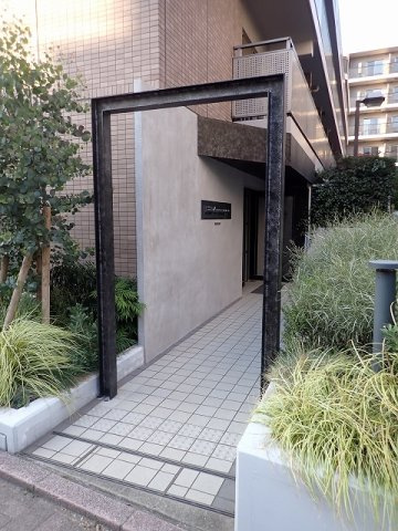 レジディア本郷菊坂プレイスのエントランス