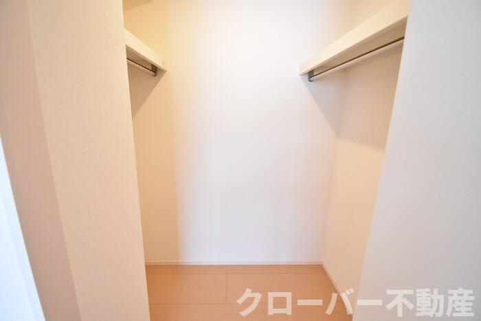 プラティーク ハバラの収納|ウォークインクローゼット