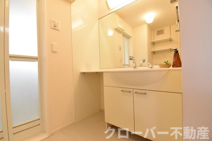 プラティーク ハバラの独立洗面台|洗髪洗面化粧台