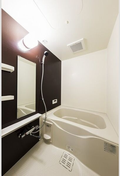 ウィステリア東春田の浴室