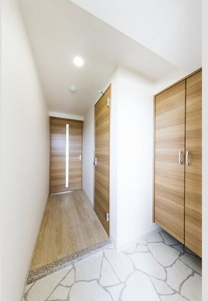 ウィステリア東春田の玄関