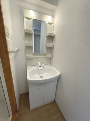 【洗面所】 | エムロード新大阪 | 使いやすい洗面所です