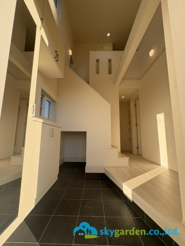 平塚市南金目　新築戸建　全2棟1号棟の玄関