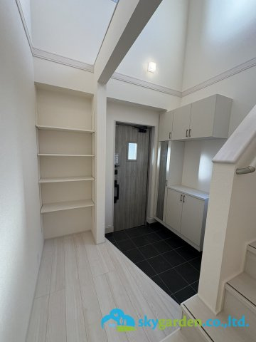 平塚市南金目　新築戸建　全2棟1号棟の玄関