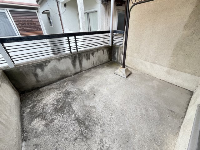 新家2丁目貸家のバルコニー