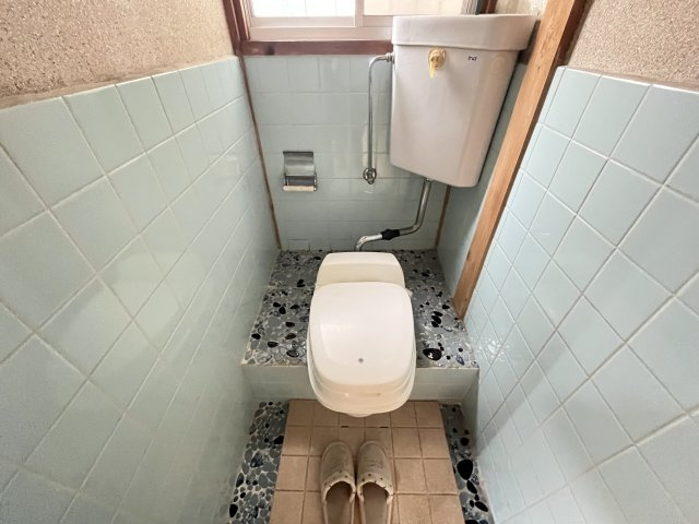 新家2丁目貸家のトイレ