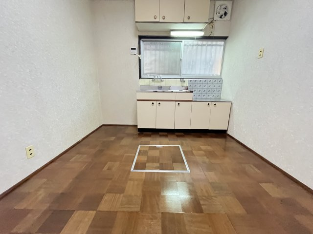 新家2丁目貸家の居間・リビング