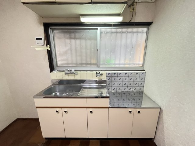 新家2丁目貸家のキッチン