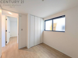 子供部屋…創造性や成長を促す遊びの空間を提供。学習や趣味に集中できる環境を整えます。個別のプライベートスペースは自己表現と自立心を育み、心地よい睡眠環境を整えリラックスできる場所を提供。