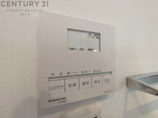 暖房機能があるため、冬場でも温かい浴室で入浴でき、乾燥機能があるため、水気を素早く取り除けます。また、換気機能があるため、湿気を素早く排出してカビや雑菌の発生を防ぐことができます。