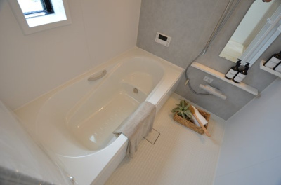 【内観：施工例】 | グランエクセラ港北/小机町 | 小机町７号棟浴室　※パネル等の配色は棟ごとに違います。