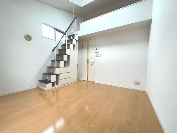 エーフラッツ尾頭橋の居間・リビング