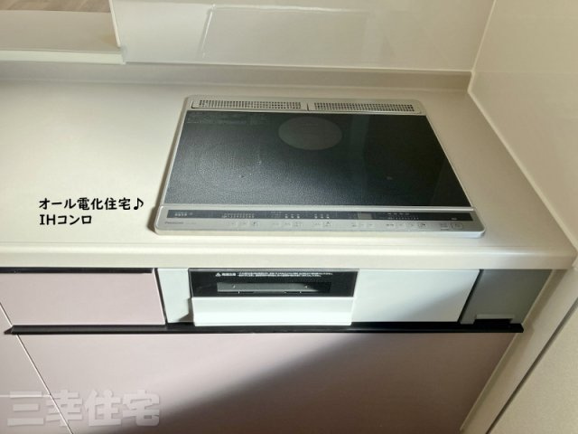 碧南市堀方町の居間・リビング|リビング15.75帖+洋室3帖は18.75帖の開放感ある大空間に!陽当り良好です♪