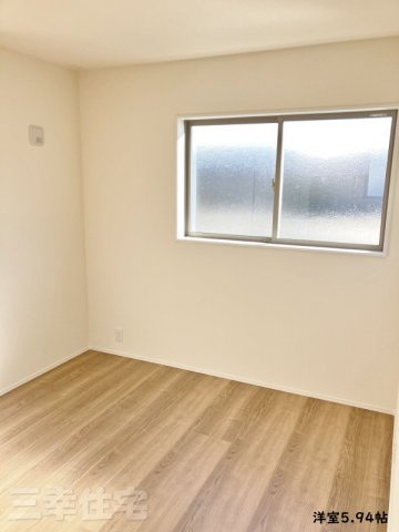 碧南市堀方町の設備|サッシには、遮熱・断熱に有効なLow-Eガラスを用いたアルミ樹脂複合サッシを使用しており、空気層にはアルゴンガスを注入しています。冷暖房効率がアップし、光熱費の削減効果があります！