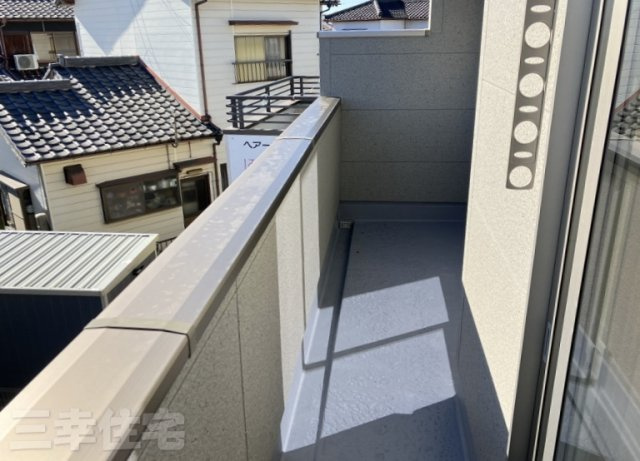 碧南市堀方町の収納|キッチンと洗面室には床下を有効利用できる収納庫を設置しています。点検口も兼ねており、基礎の内部を点検することができます。