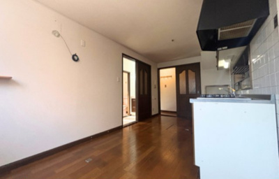 【居間・リビング】 | 八尾市南本町1丁目　中古戸建