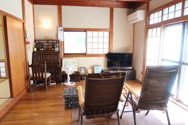 野洲市冨波乙　中古戸建の居間・リビング|●家具、備品は撤去いたします