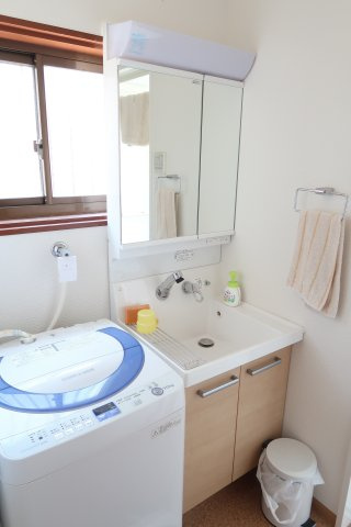 野洲市冨波乙　中古戸建の独立洗面台