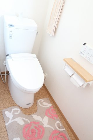 野洲市冨波乙　中古戸建|１階トイレ