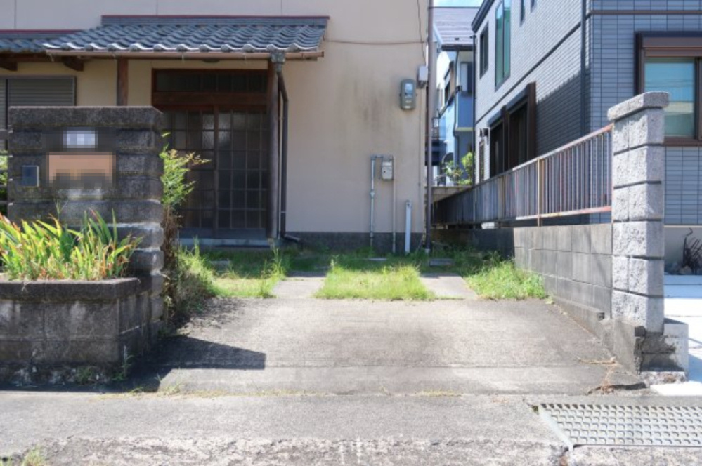 野洲市冨波乙　中古戸建の駐車場