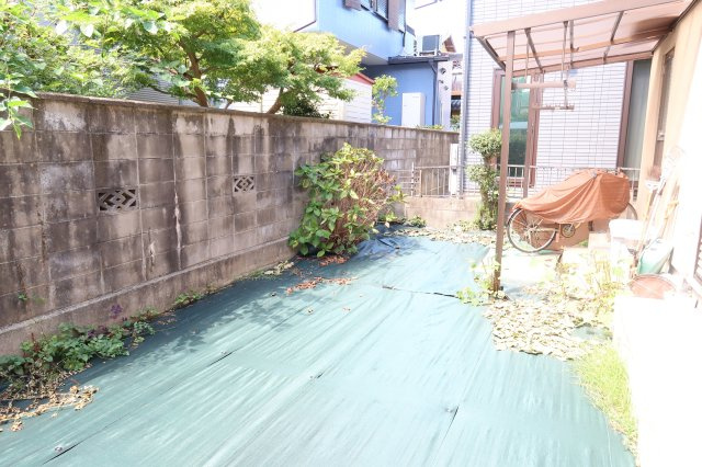 野洲市冨波乙　中古戸建の庭