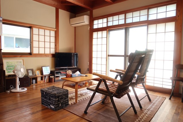 野洲市冨波乙　中古戸建の居間・リビング|●家具、備品は撤去いたします