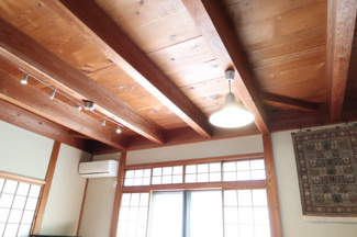 | 野洲市冨波乙　中古戸建 | ●リビングの天井　古民家風な造りです