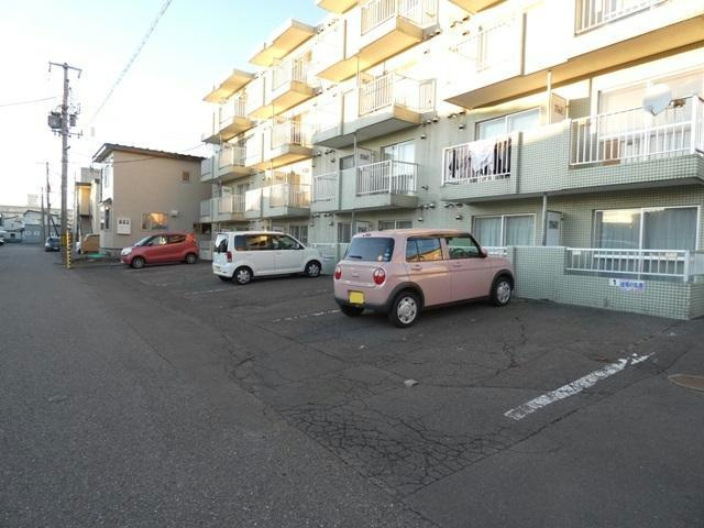 ロマーヌ釧路第三の駐車場