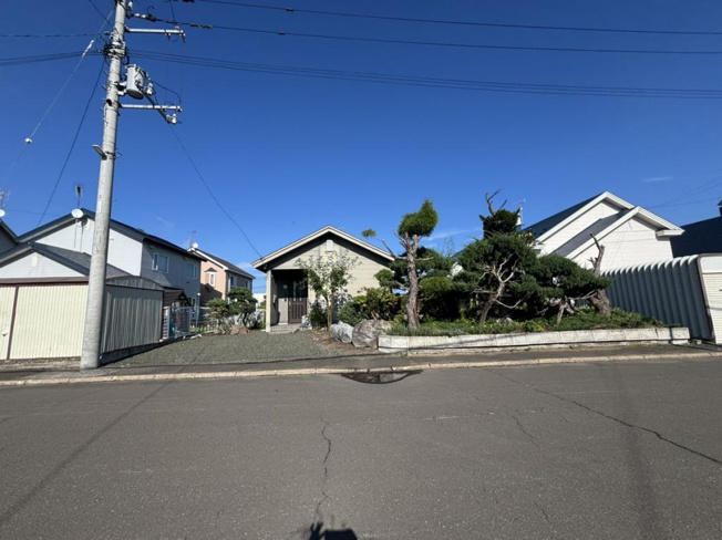 【前面道路含む現地写真】 | 北見市双葉町４丁目６番１９号　平家建中古売家