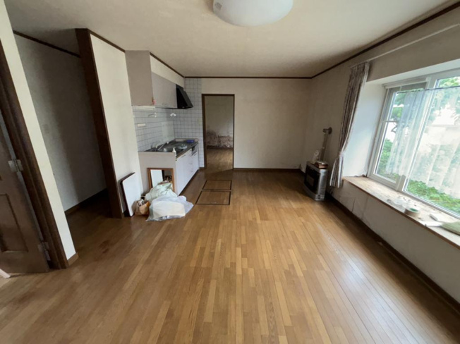 【居間・リビング】 | 北見市双葉町４丁目６番１９号　平家建中古売家