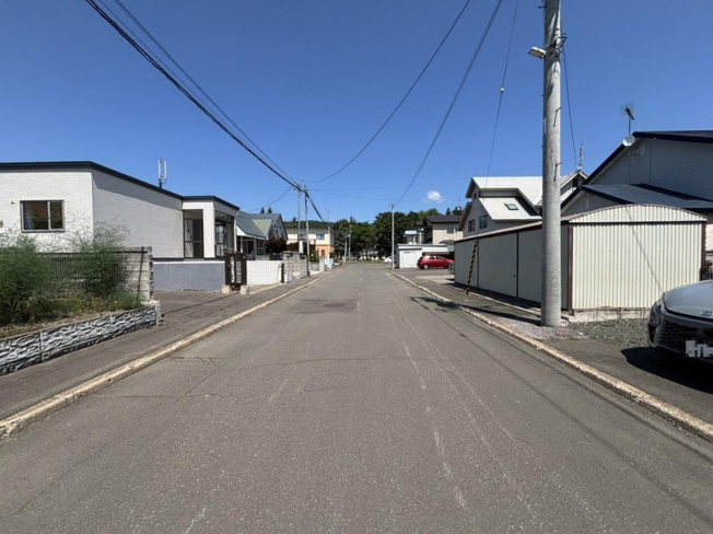 【前面道路含む現地写真】 | 北見市双葉町４丁目６番１９号　平家建中古売家