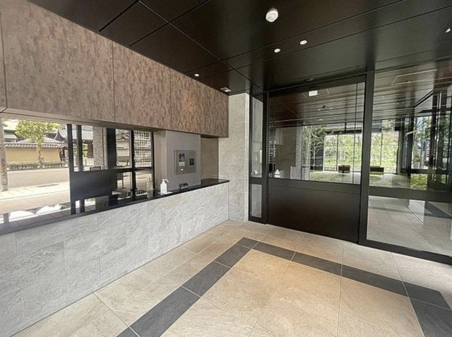 シエリアタワーなんば（区分所有）のエントランス