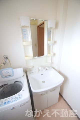 【洗面所】 | 明るい洗面所です